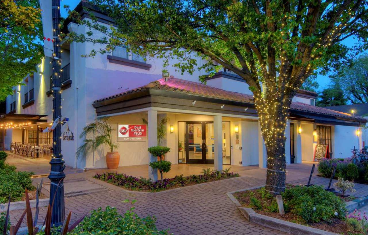 Best Western Plus Palm Court Hotel Davis Bagian luar foto