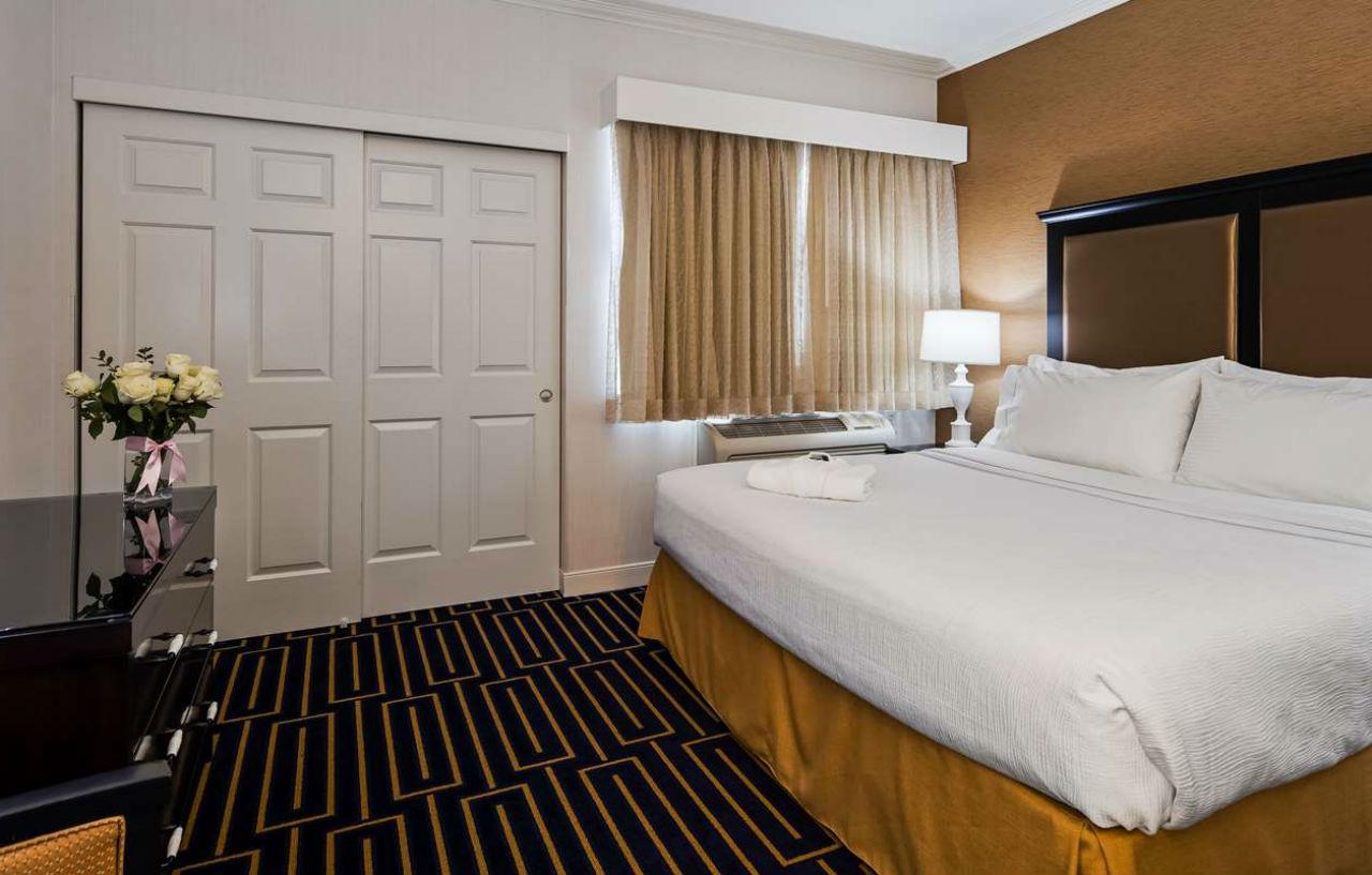 Best Western Plus Palm Court Hotel Davis Bagian luar foto