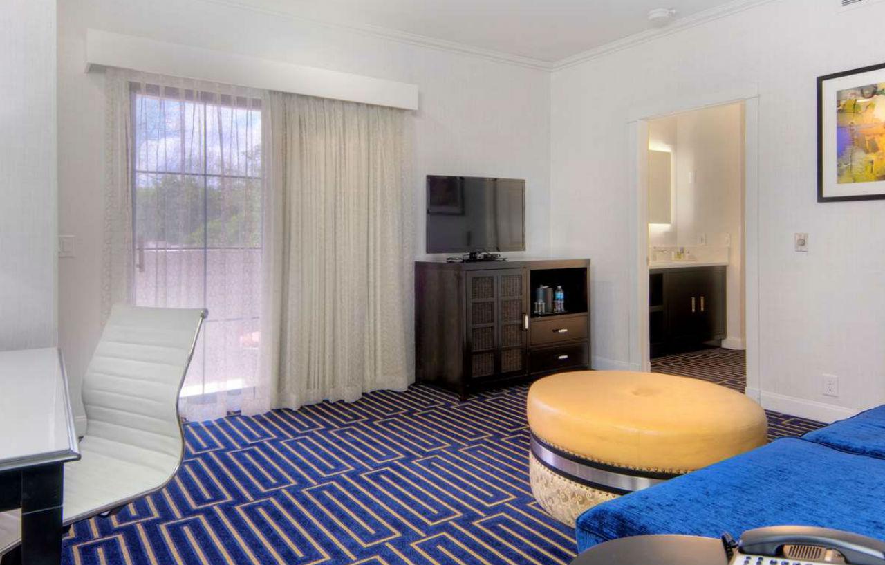 Best Western Plus Palm Court Hotel Davis Bagian luar foto