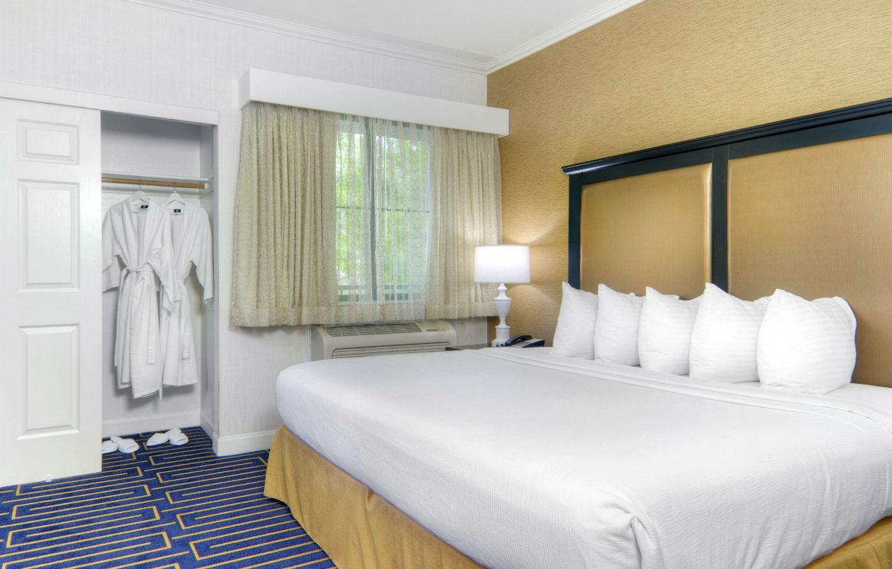 Best Western Plus Palm Court Hotel Davis Bagian luar foto