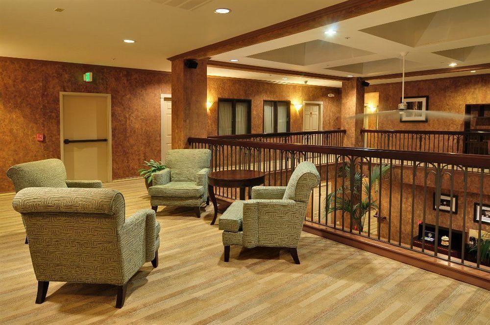 Best Western Plus Palm Court Hotel Davis Bagian luar foto