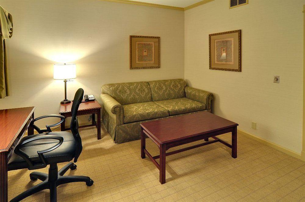 Best Western Plus Palm Court Hotel Davis Bagian luar foto