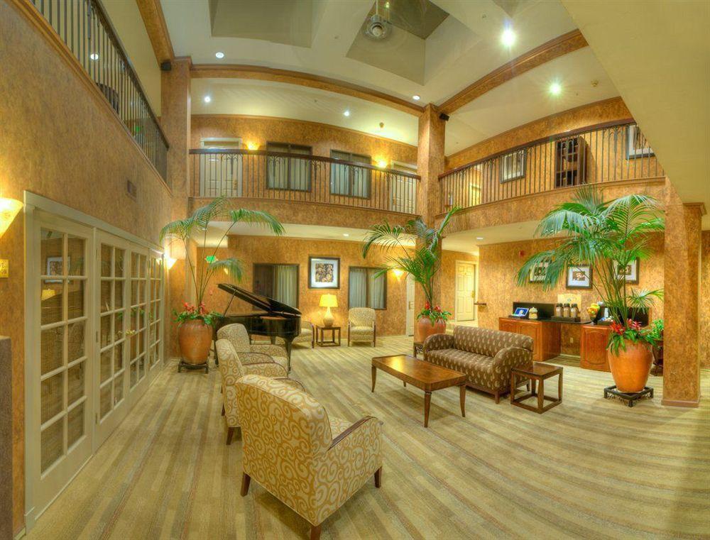 Best Western Plus Palm Court Hotel Davis Bagian luar foto