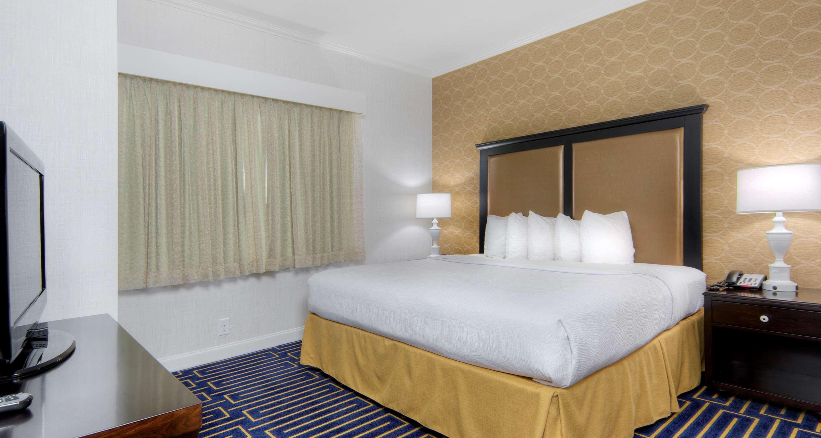Best Western Plus Palm Court Hotel Davis Bagian luar foto