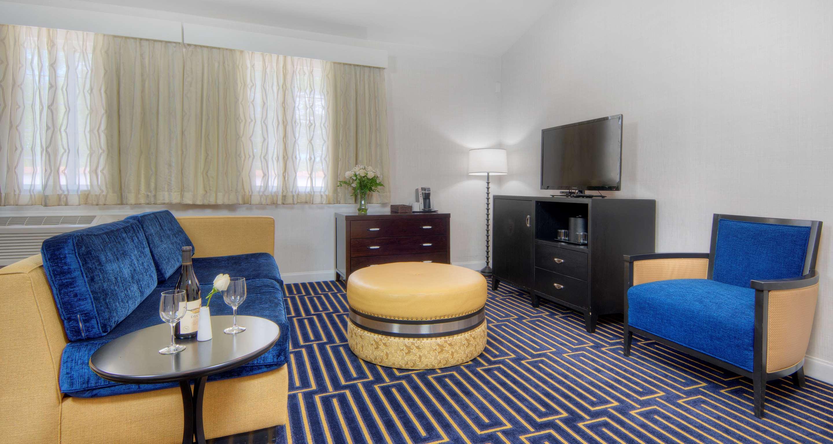 Best Western Plus Palm Court Hotel Davis Bagian luar foto