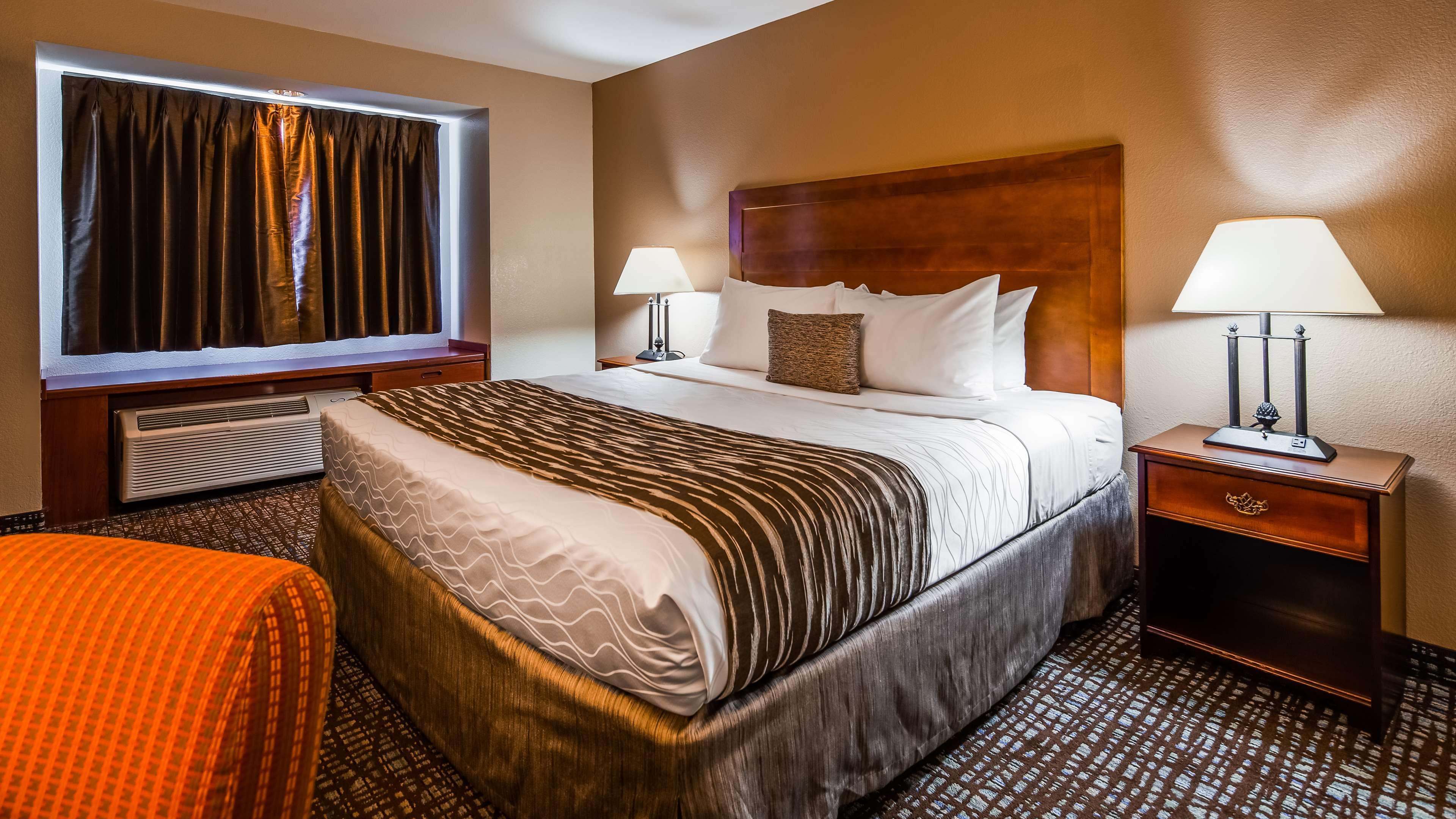 Best Western Plus Palm Court Hotel Davis Bagian luar foto