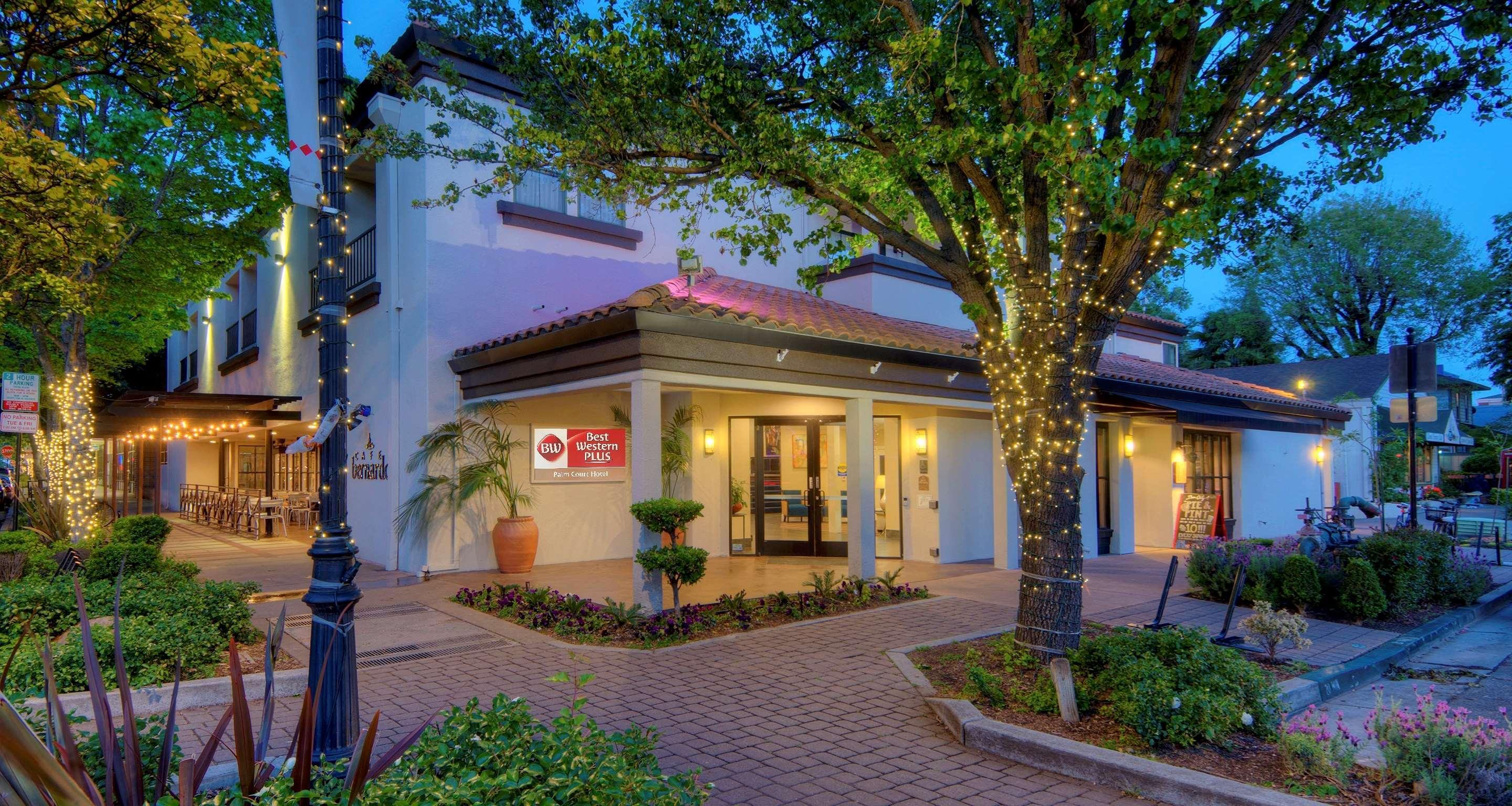 Best Western Plus Palm Court Hotel Davis Bagian luar foto