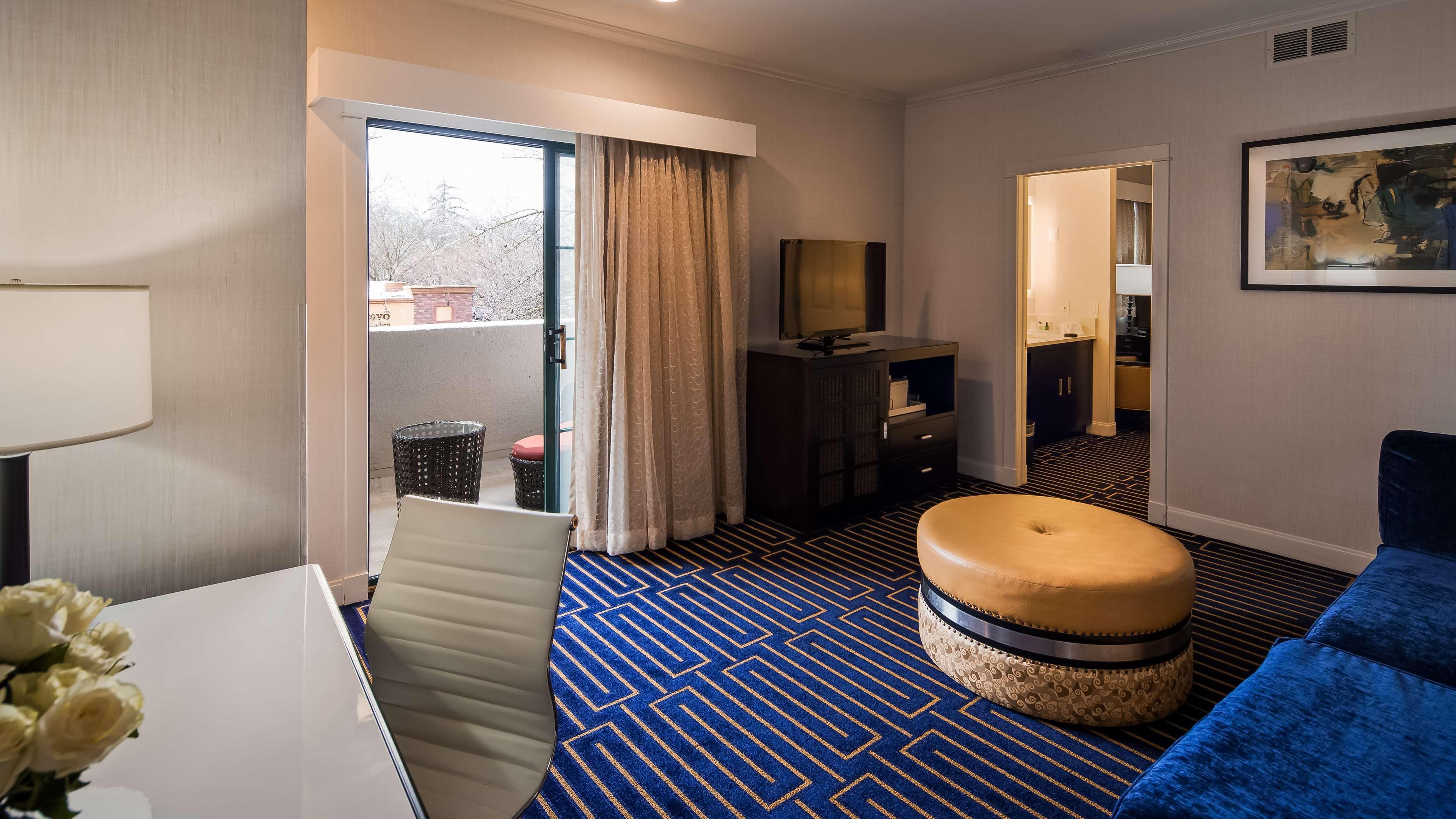 Best Western Plus Palm Court Hotel Davis Bagian luar foto
