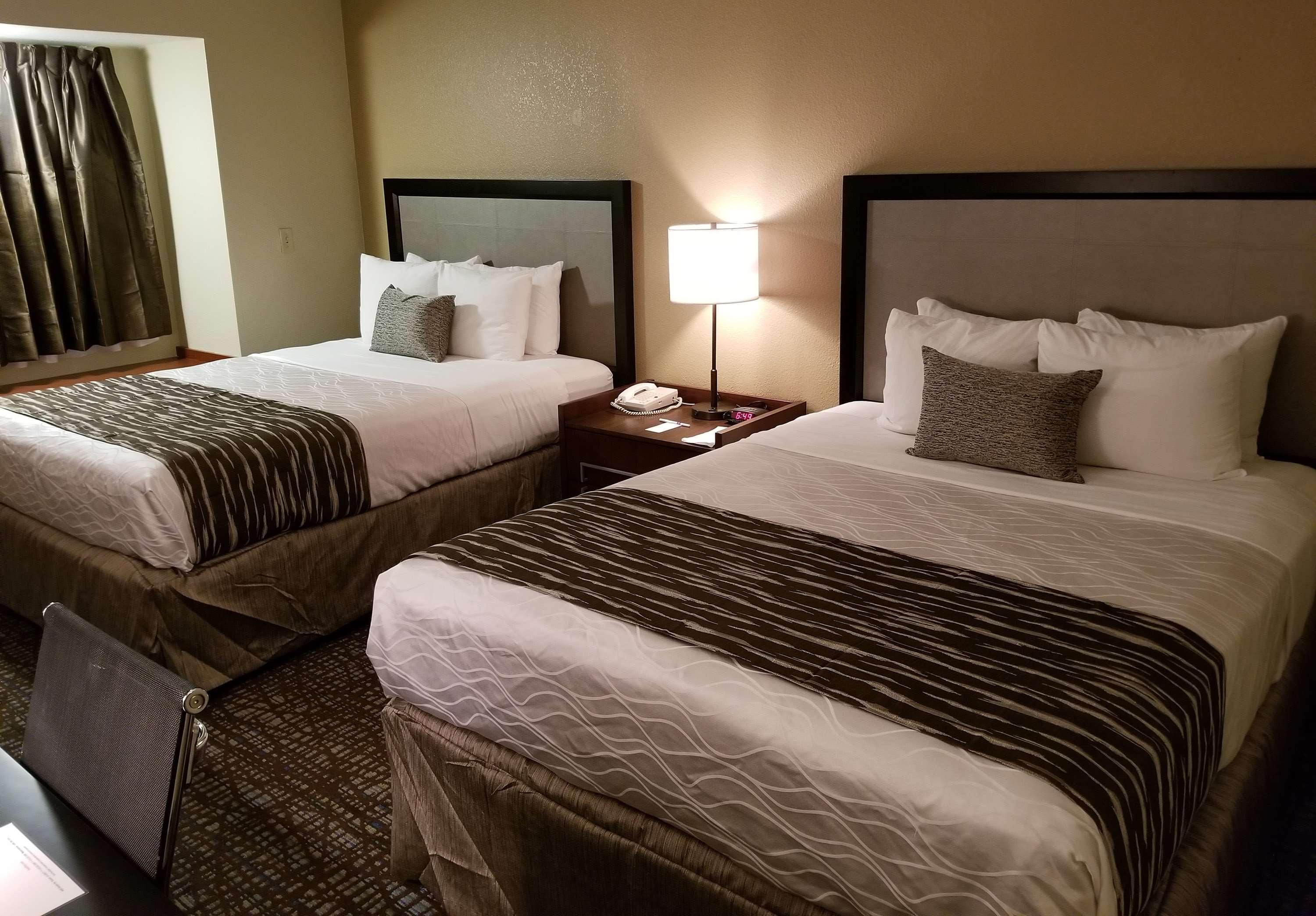 Best Western Plus Palm Court Hotel Davis Bagian luar foto
