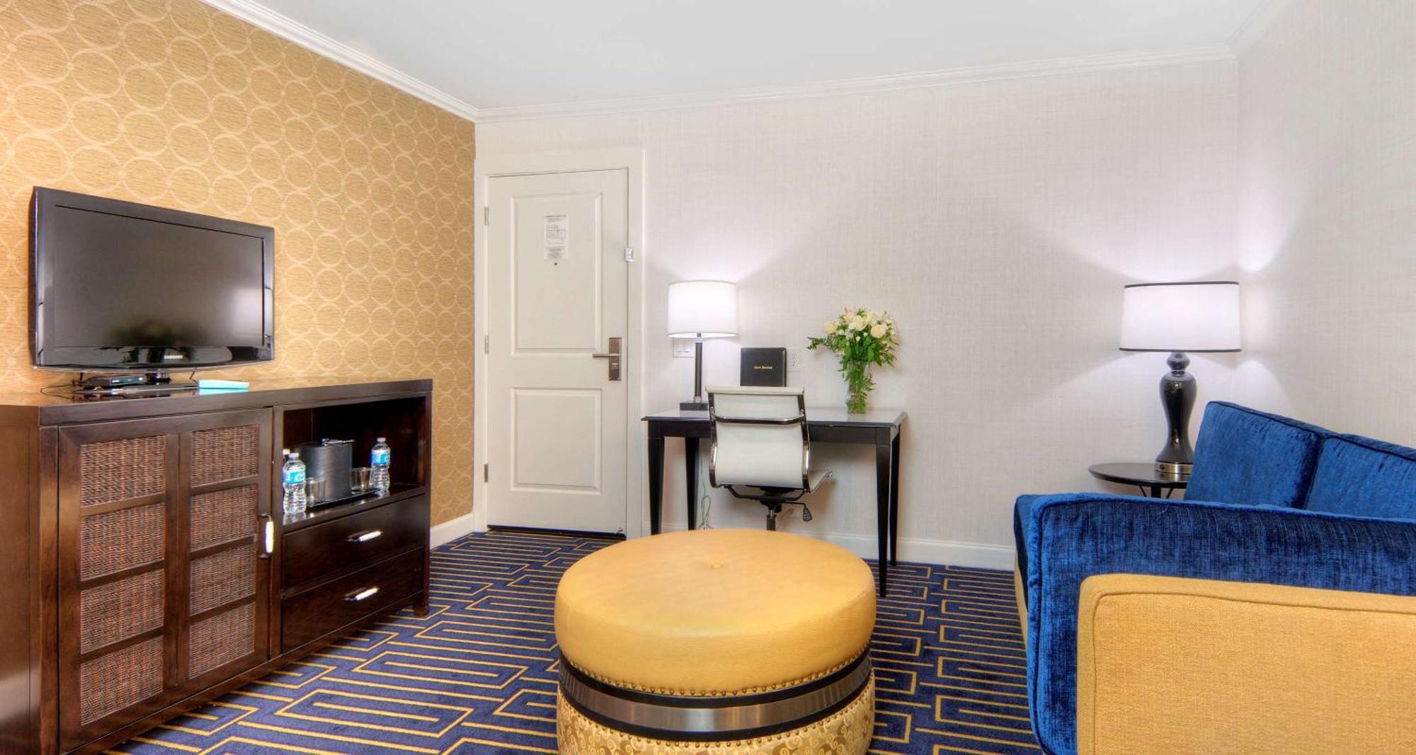 Best Western Plus Palm Court Hotel Davis Bagian luar foto