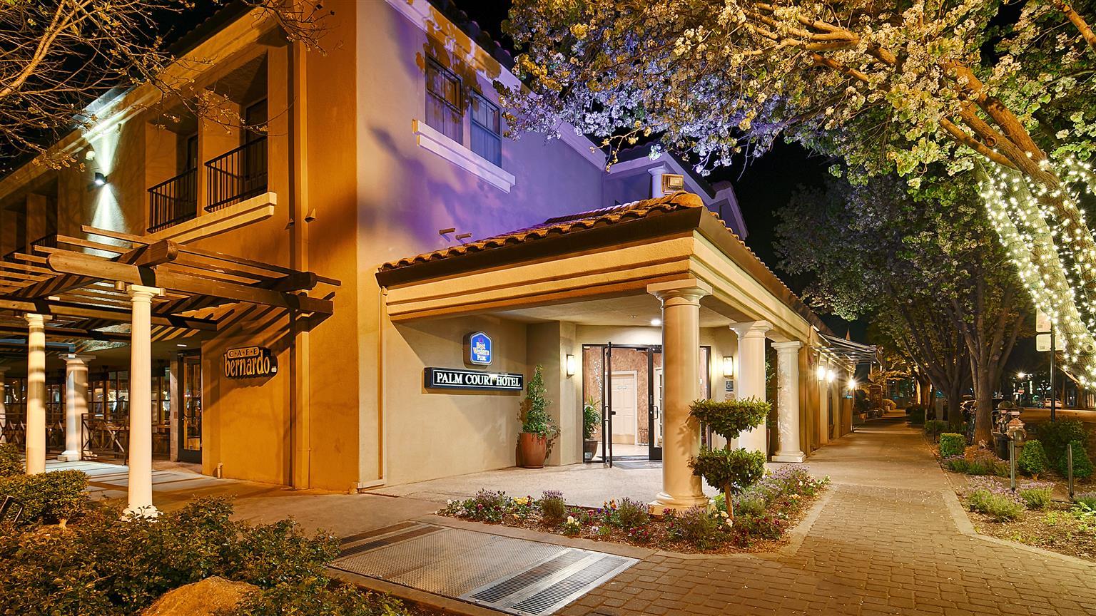 Best Western Plus Palm Court Hotel Davis Bagian luar foto