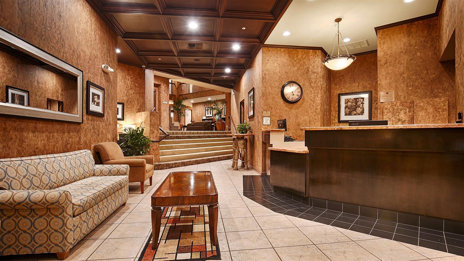 Best Western Plus Palm Court Hotel Davis Bagian luar foto