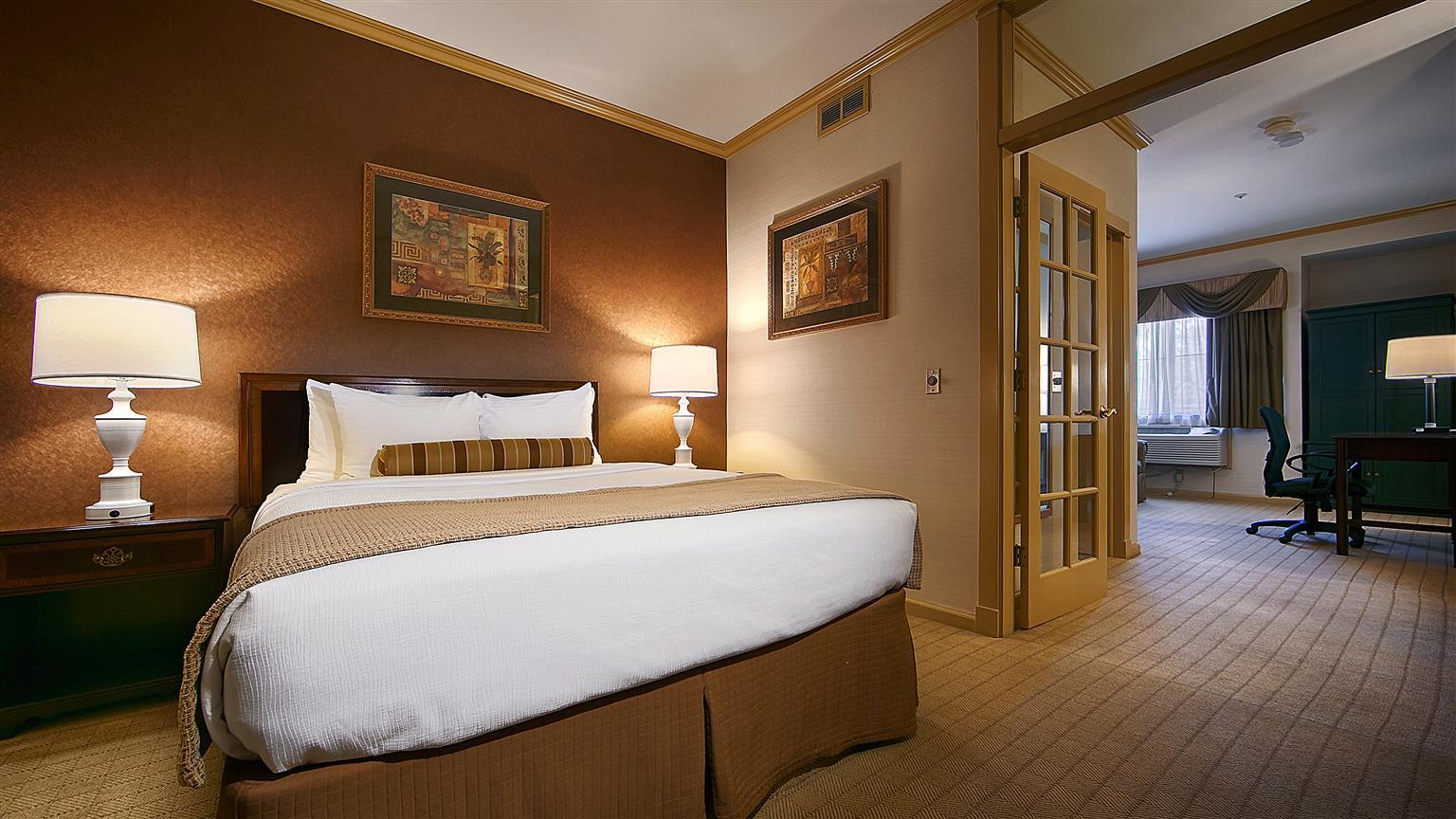 Best Western Plus Palm Court Hotel Davis Bagian luar foto