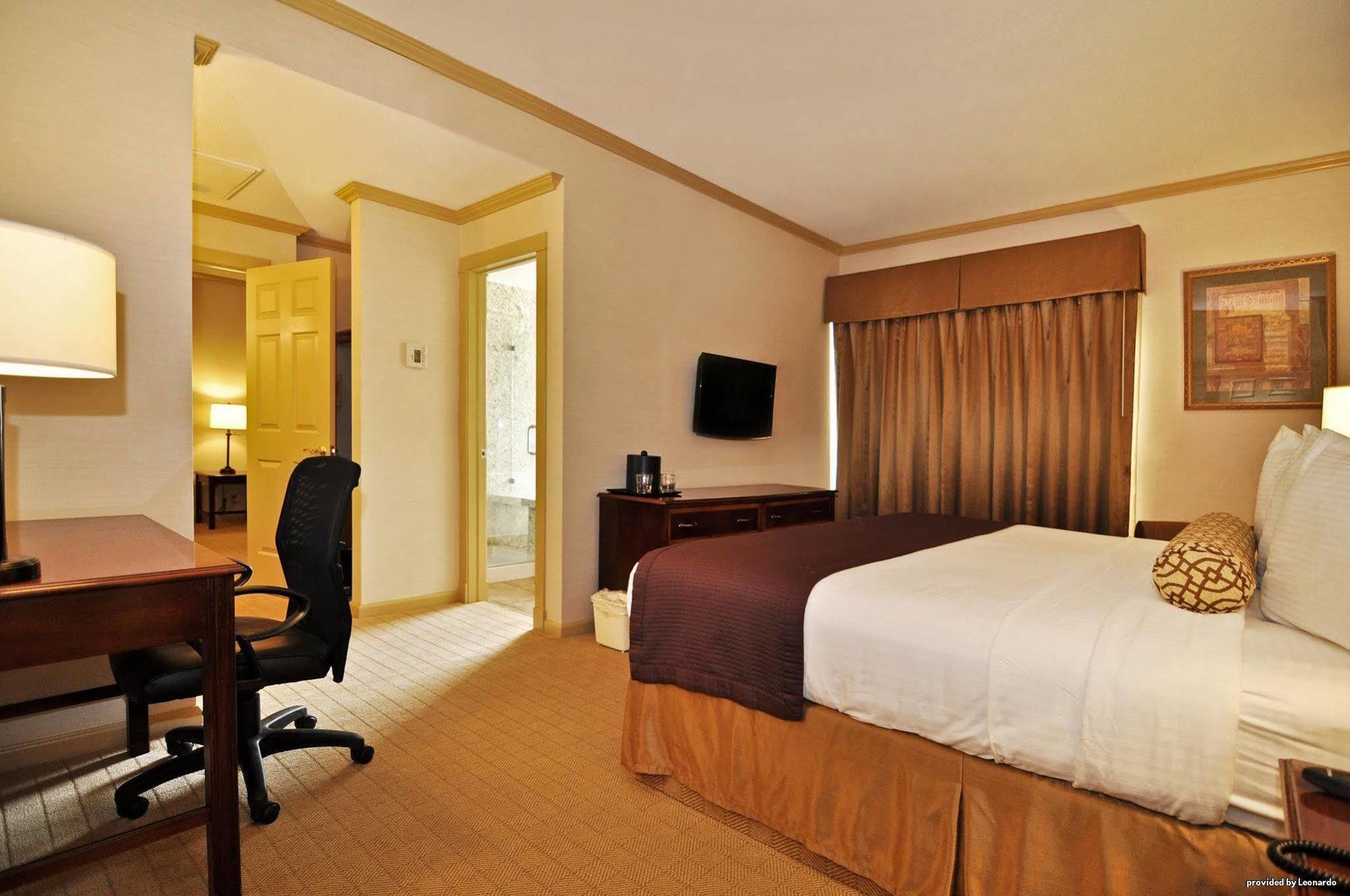 Best Western Plus Palm Court Hotel Davis Ruang foto