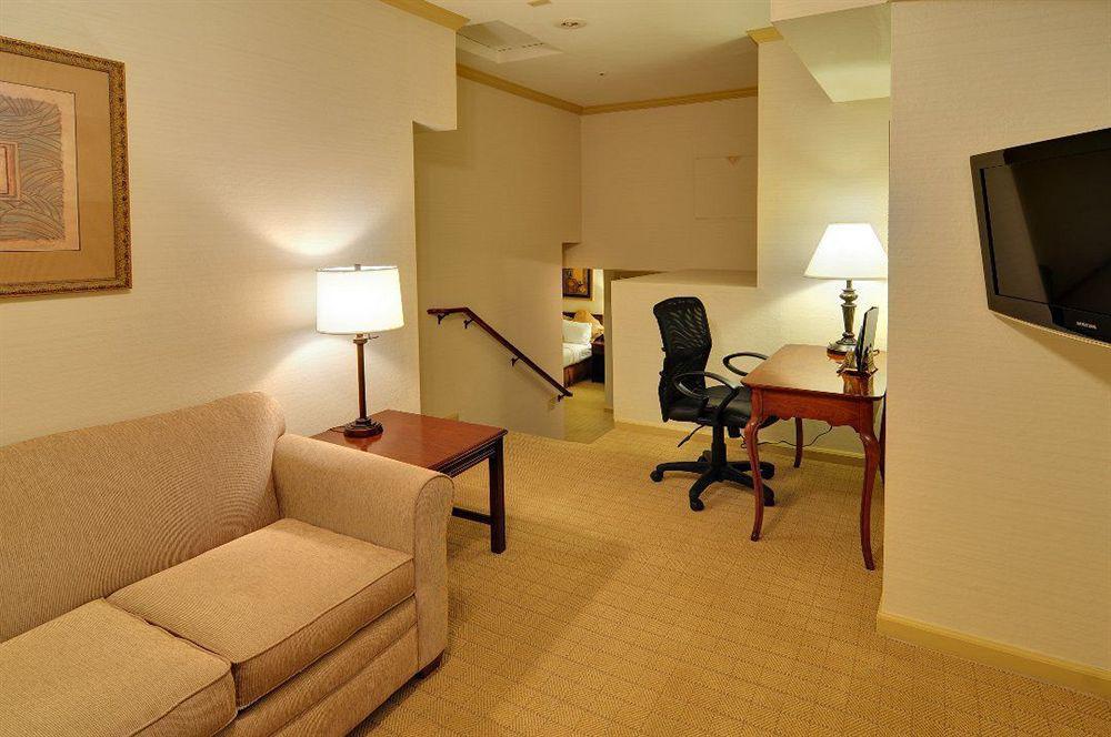 Best Western Plus Palm Court Hotel Davis Ruang foto